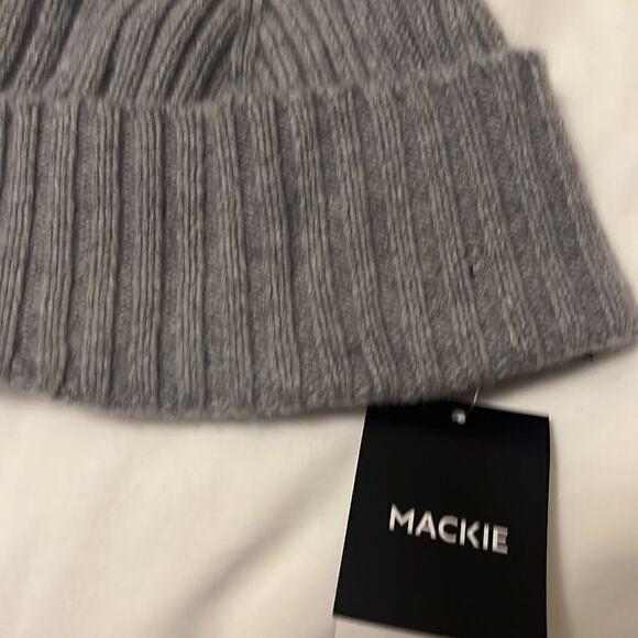 Mackie Wallace Gray Ribbed Knit Cashmere Cuffed Beanie Hat NWT $145 - Picture 4 of 5